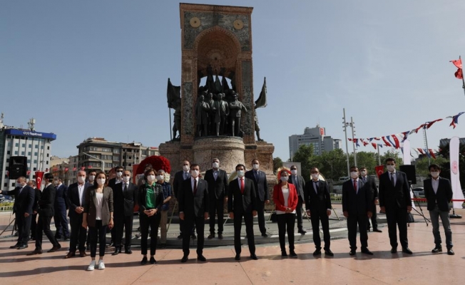 İmamoğlu, 19 Mayıs’ın 101.Yıldönümünde Taksim’deydi
