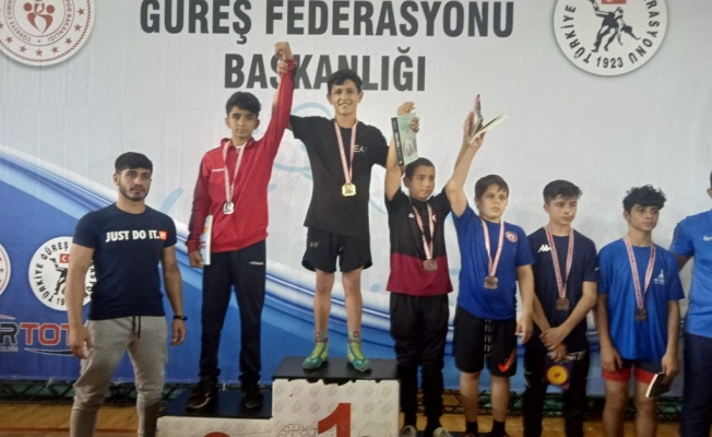 Bağcılarlı sporcu güreşte Türkiye birincisi oldu