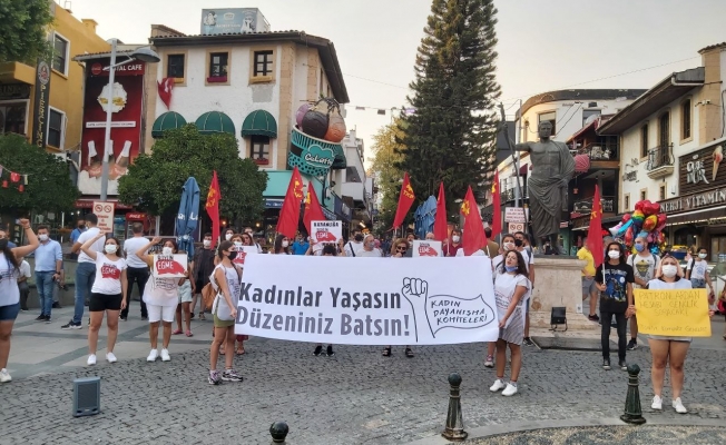 Kadınlar Azra Gülendam Haytaoğlu İçin Antalya'da Bir Araya Geldi