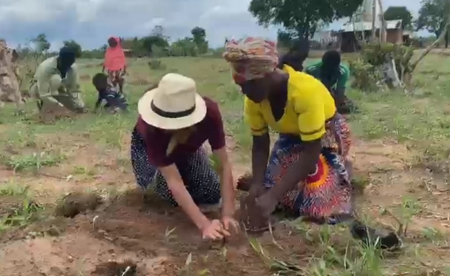 Afrika’daki engelliler için meyve bahçesi oluşturuldu