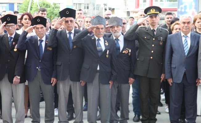 Zeytinburnu 19 Mayıs Çelenk Sunma Töreninde CHP İlçe Başkanı Metin Doğan'ın Okçu İtirazı Damga Vurdu