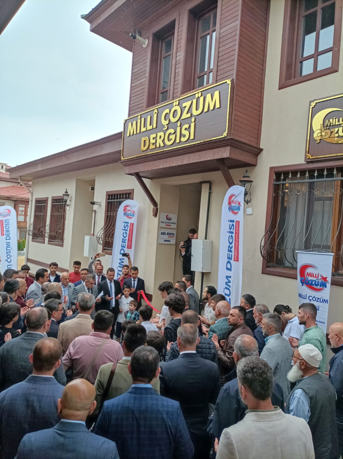 Milli Çözüm Dergisi’nin Yeni Hizmet Binası Zeytinburnu’nda Açıldı