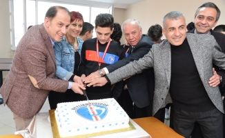 Çalık, Beylikdüzüspor'un şampiyonluğunu sporcularıyla kutladı