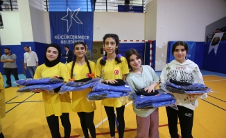 Küçükçekmece'de Spor Okulları Malzeme Dağıtım Töreni Gerçekleştirildi